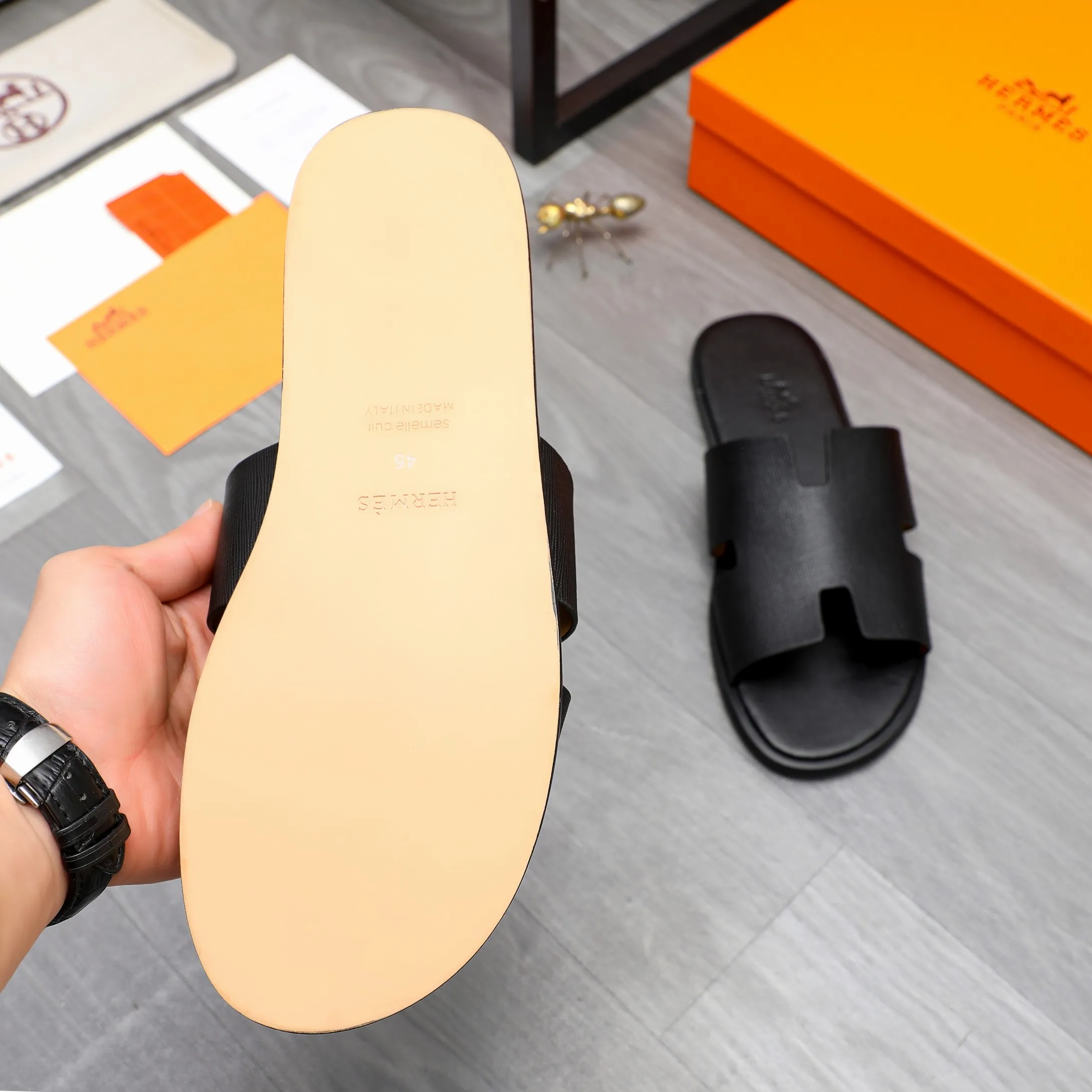 Men's shoes 💰280 Product trademark: Hermes "Hermes" slippers Regular size: 38-46 Product material: vertical grain cowhide upper, microfiber lining, original outsole